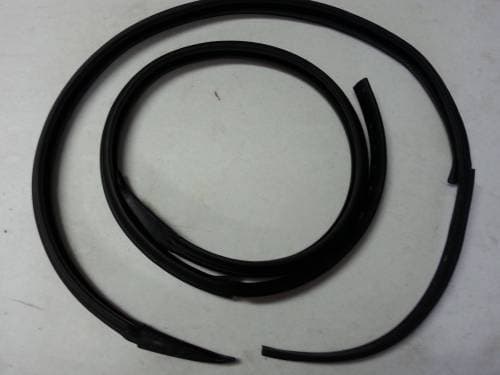 Mopar 1967-1974 A-body, 1966-1974 B-body Quarter Jamb Windlace-Black